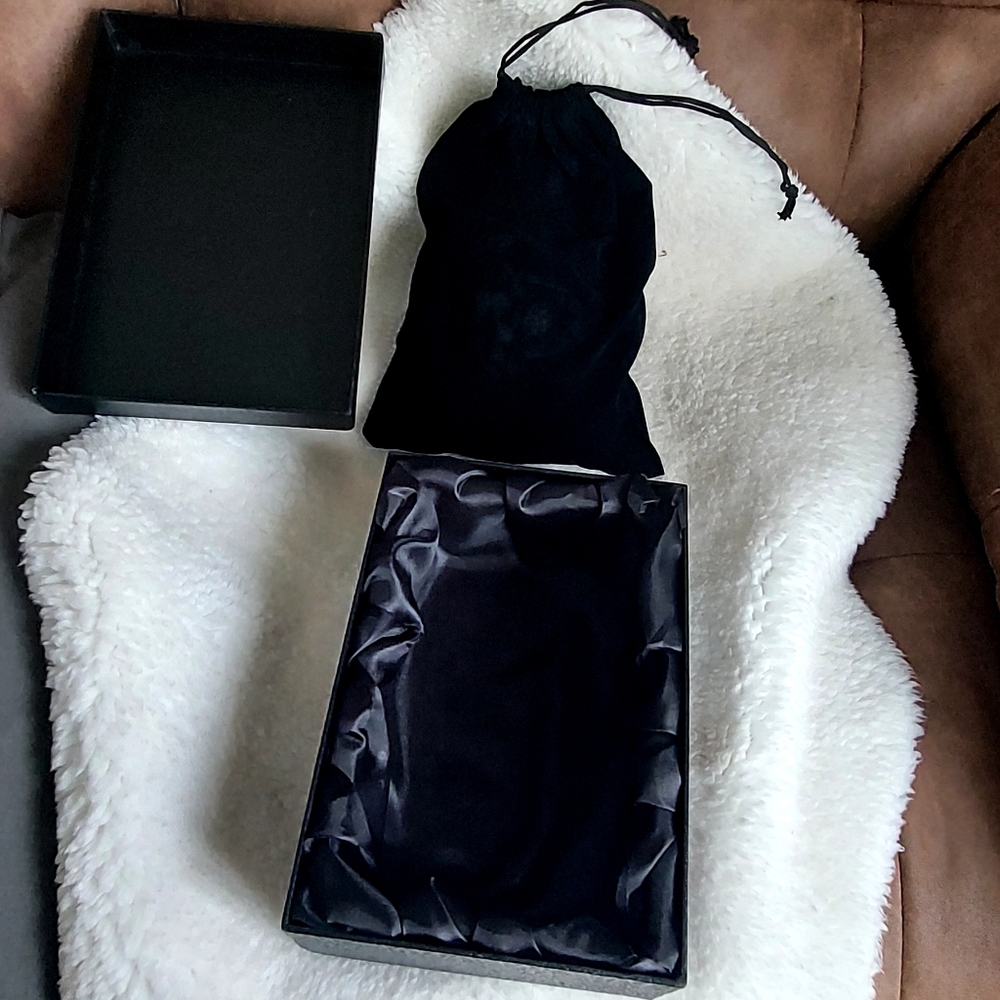 🌹 NWT  Crystals Clutch   *Minaudiere. in box. - Picture 10 of 13